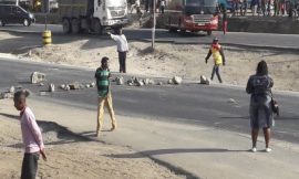 Traffic Snarl-up in Mombasa Road as Youths Protest “Kazi Mtaani” Non Payment.